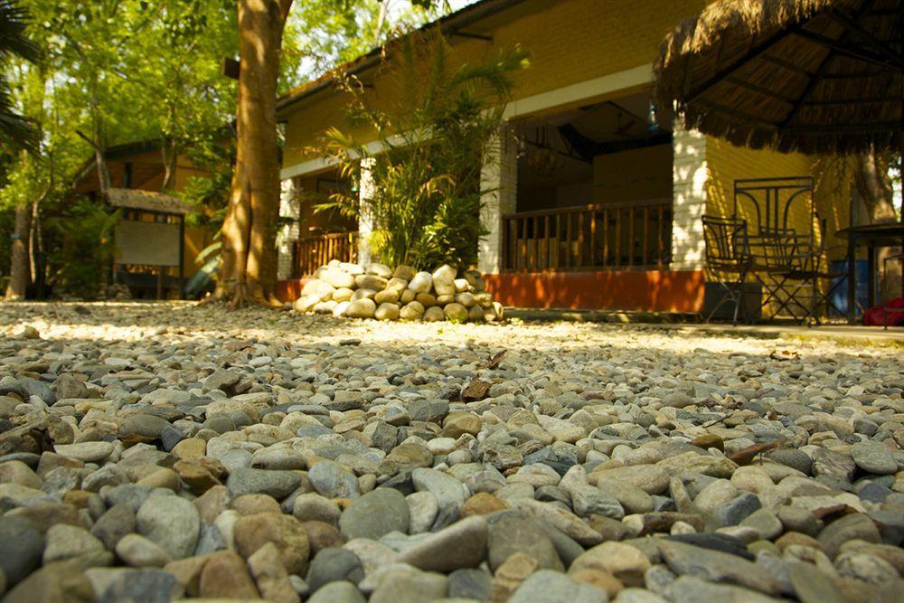 Maruni Sanctuary Lodge By Kgh Group Sauraha Esterno foto