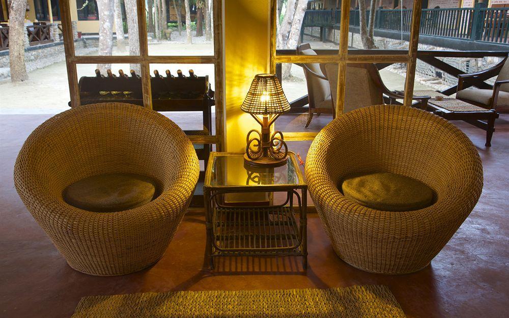 Maruni Sanctuary Lodge By Kgh Group Sauraha Esterno foto
