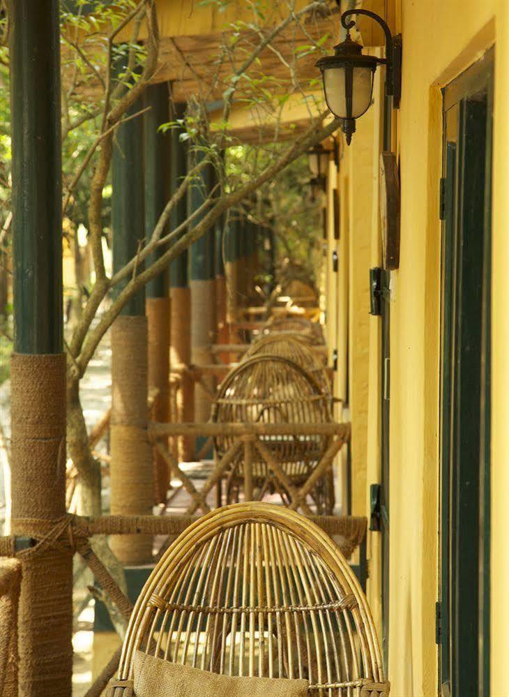 Maruni Sanctuary Lodge By Kgh Group Sauraha Esterno foto